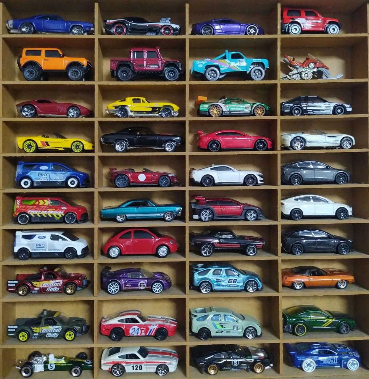 Miniaturas Carrinhos Hot Wheels e outras 20,00 cada - Foto 4