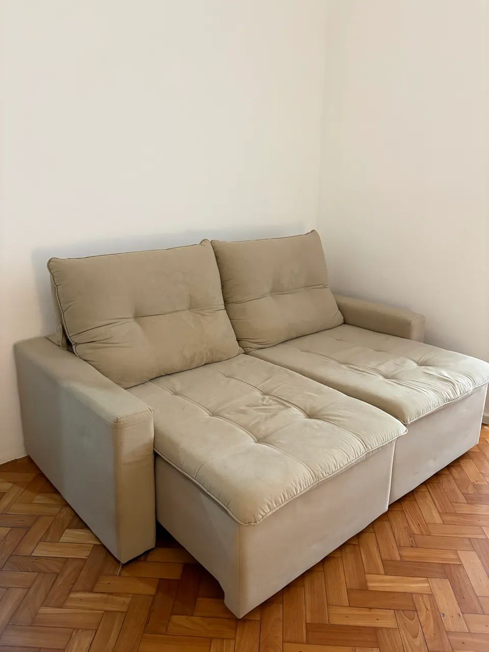 Sofá retrátil 2 lugares marca Tok Stok
