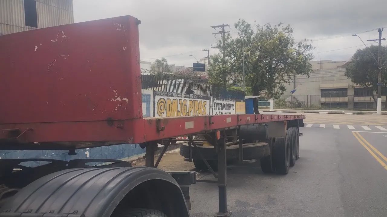 Carreta com loque para container 