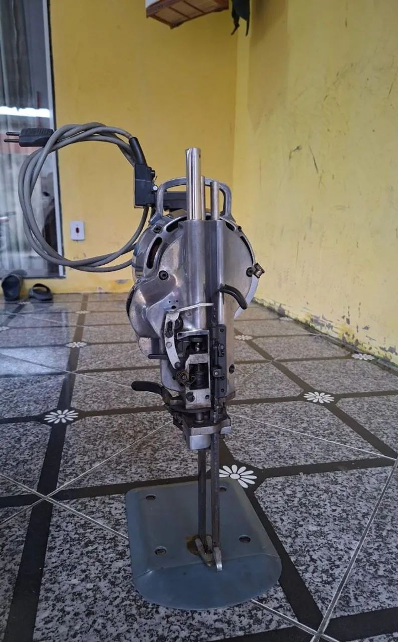Vende-se máquina de corte de tecido vertical - Foto 5