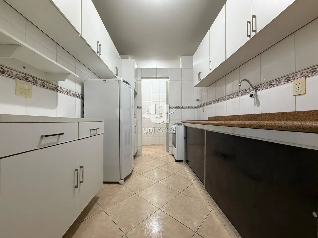 Apartamento 2 Quartos com Suíte, Sacada Espaçosa e 2 Vagas no Centro. - Foto 2