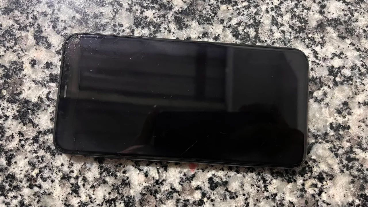 IPhone 11Pro Max - Bateria com 71% - Foto 5