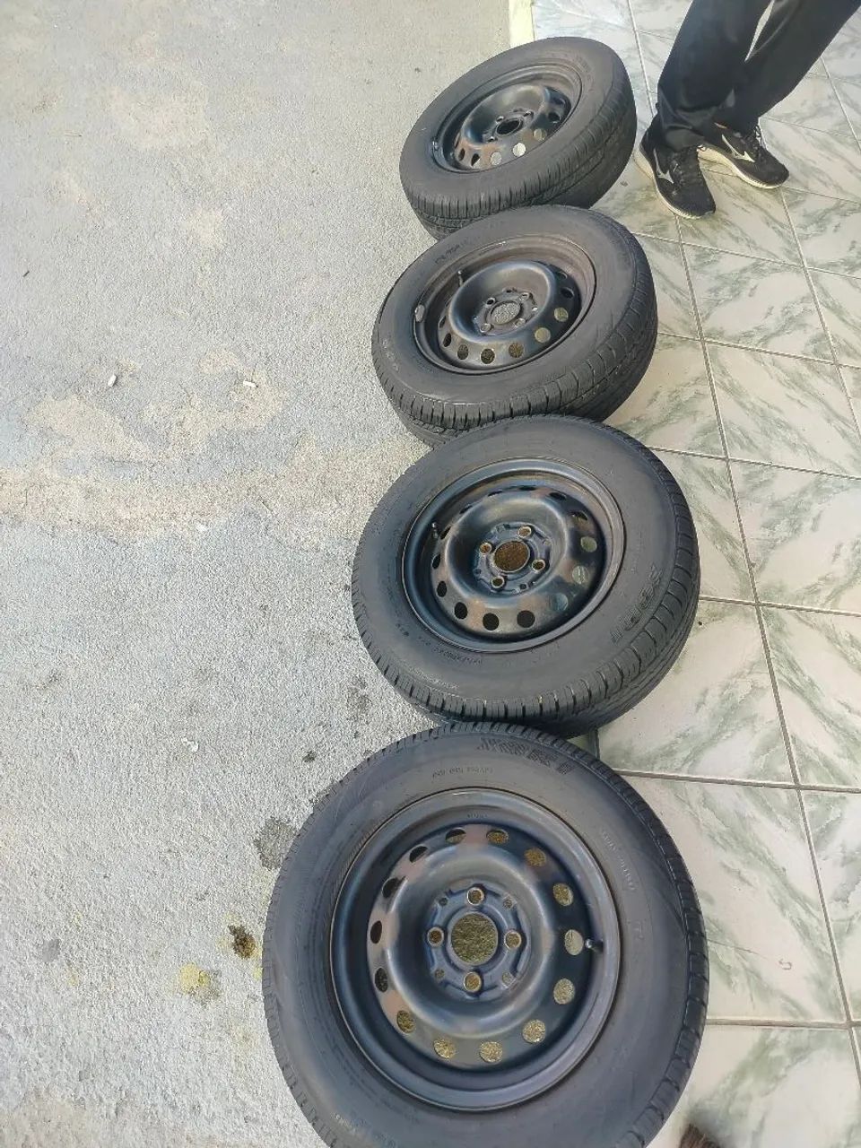 Pneus aro 13 com rodas - Foto 4
