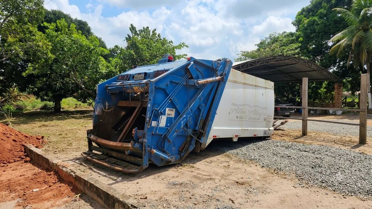 caçamba compactadora de lixo
