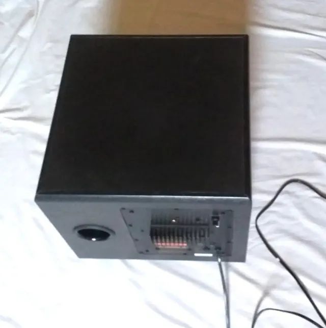 Subwoofer modelo TS5 marca Harman Kardon...POTENCIA de sobra. 