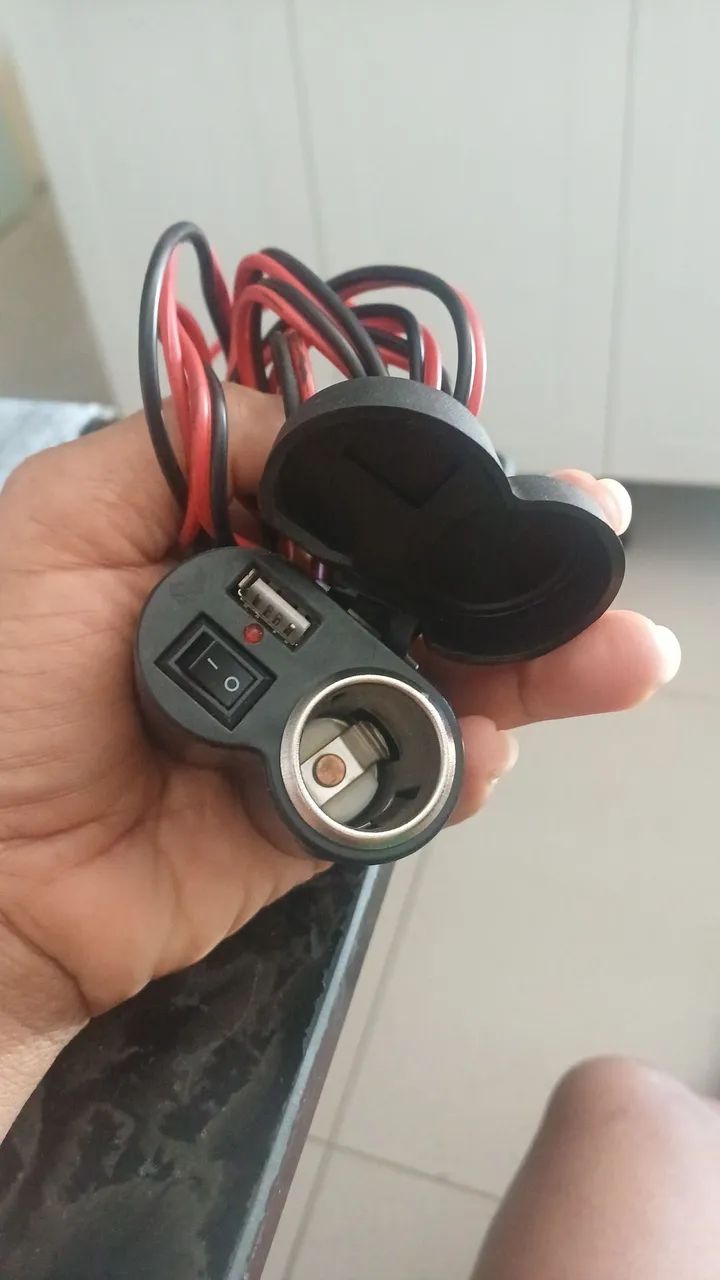 Carregador de moto dupla entrada.