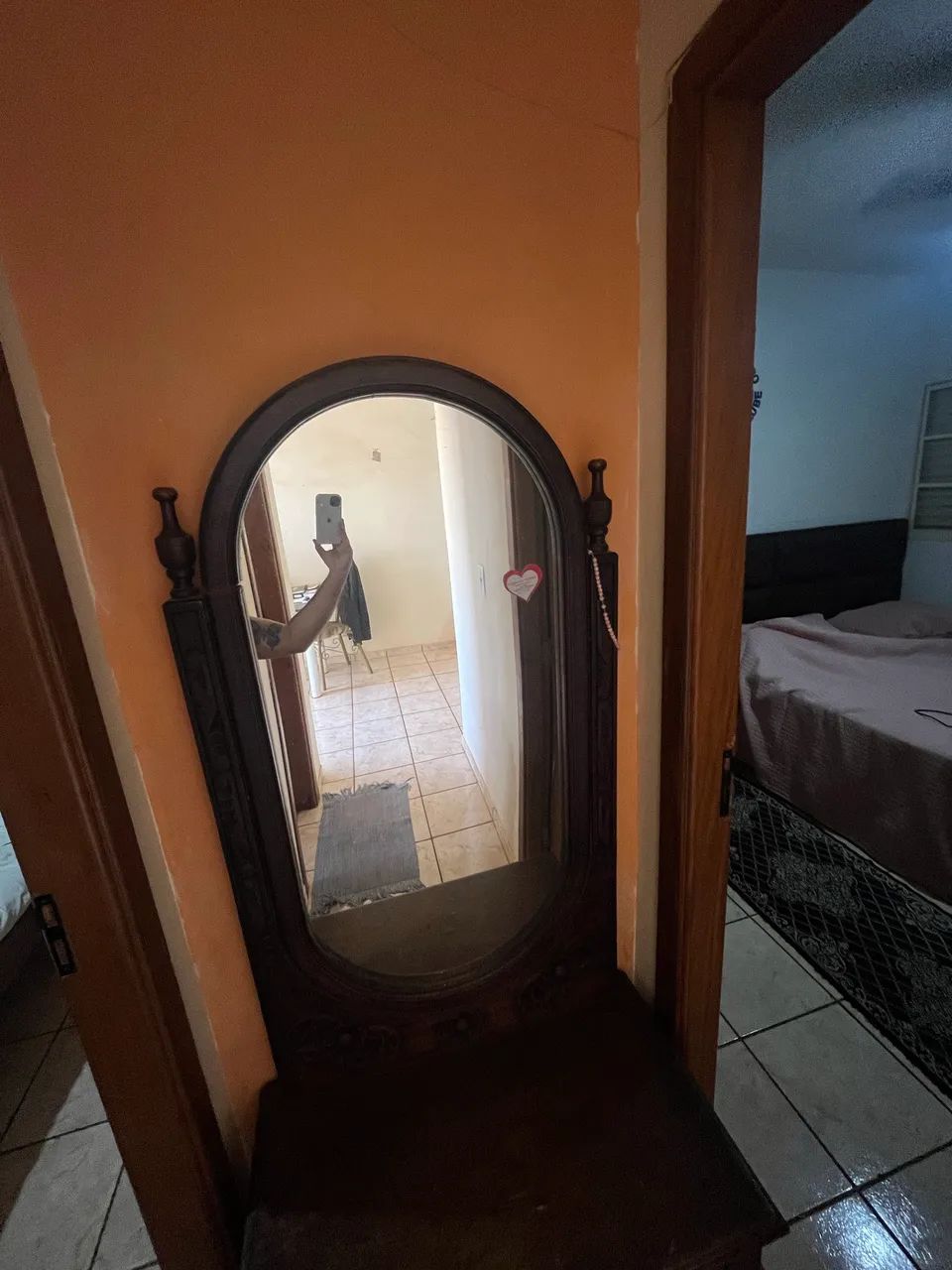 Penteadeira Antiga de Madeira com Espelho Basculante