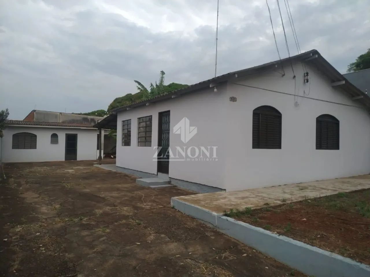 Casa da Frente com 03 quartos e demais dependencias , casa dos fundos com 01 quarto e dema - Foto 3