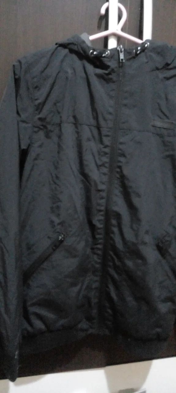 Blusa corta vento semi nova