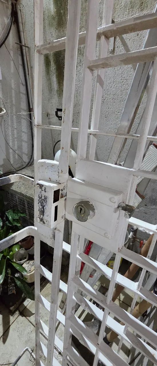 Vendo duas Grades 1,85 X 2,15 - Foto 3