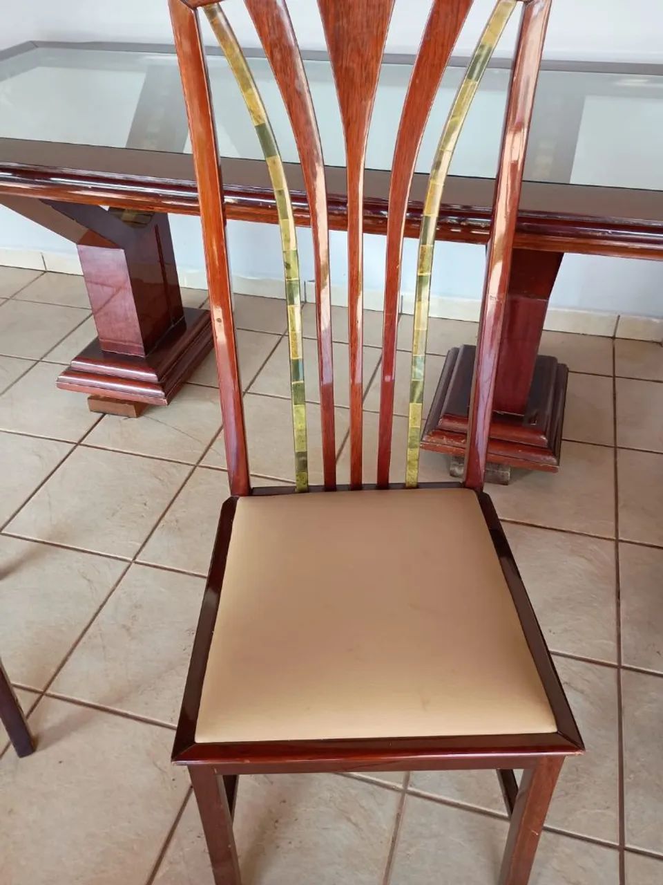Mesa madeira maciça com 8 cadeiras detalhes em mármore 2.18 x 1.07