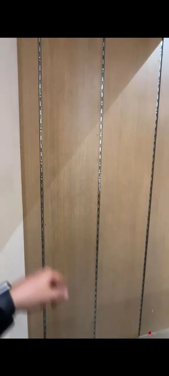 Painéis de parede com prateleiras 