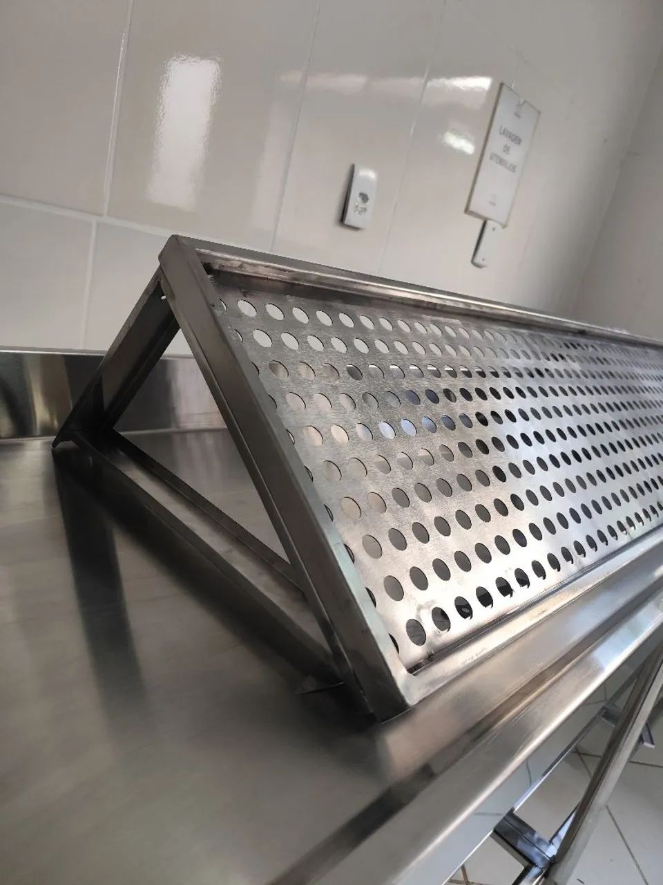 Escorredor industrial em inox 304 perfurado 