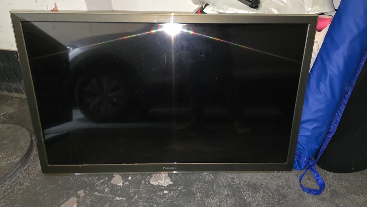 Televisão 42pol  LCD Panasonic TC- L42ET5B com defeito