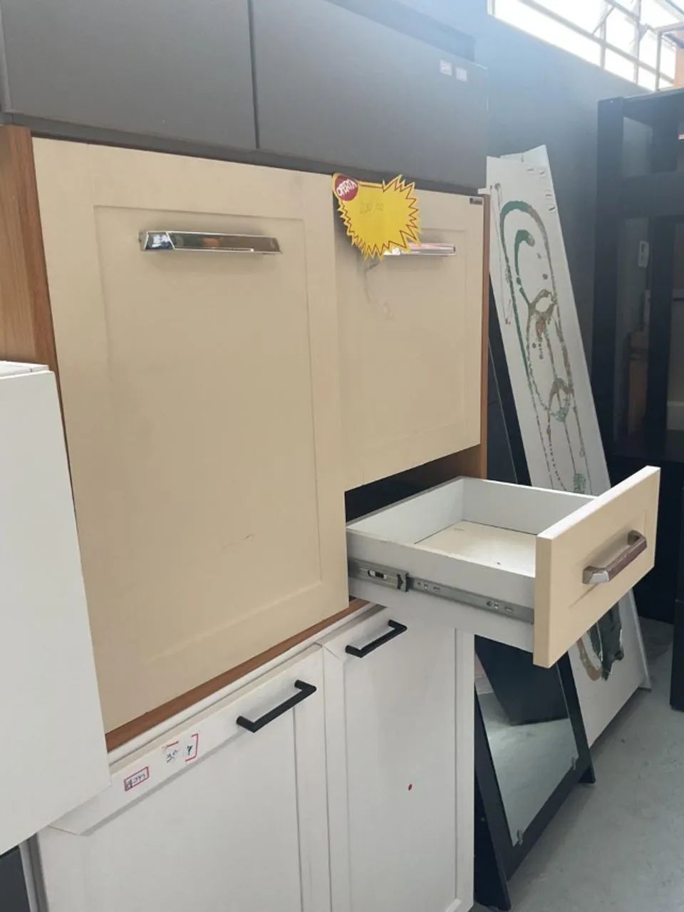GABINETE DE BANHEIRO BEGE - PRÁTICO E FUNCIONAL!   - Foto 2