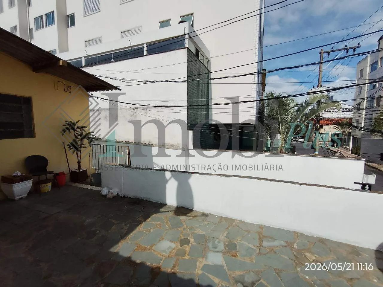 Lote com casas para investimento - Foto 2