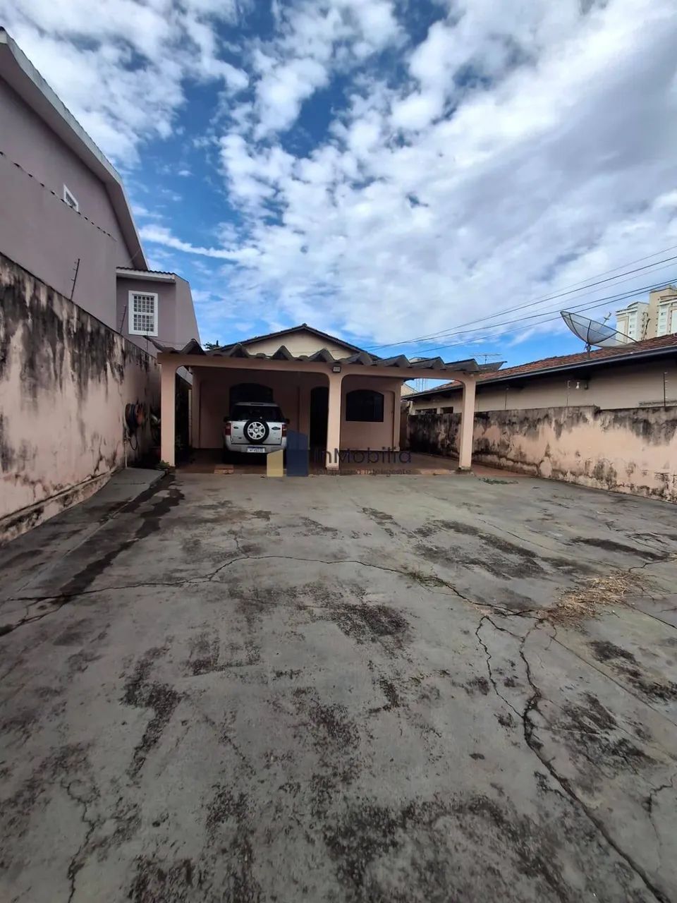 VENDE-SE CASA - ST. LESTE UNIVERSITÁRIO