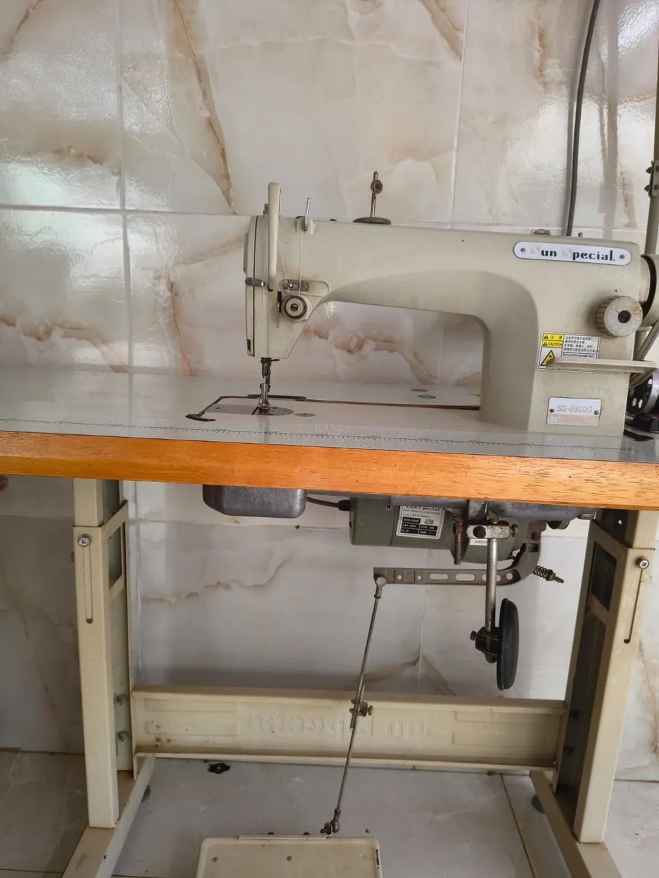 Máquina de costura profissional 
