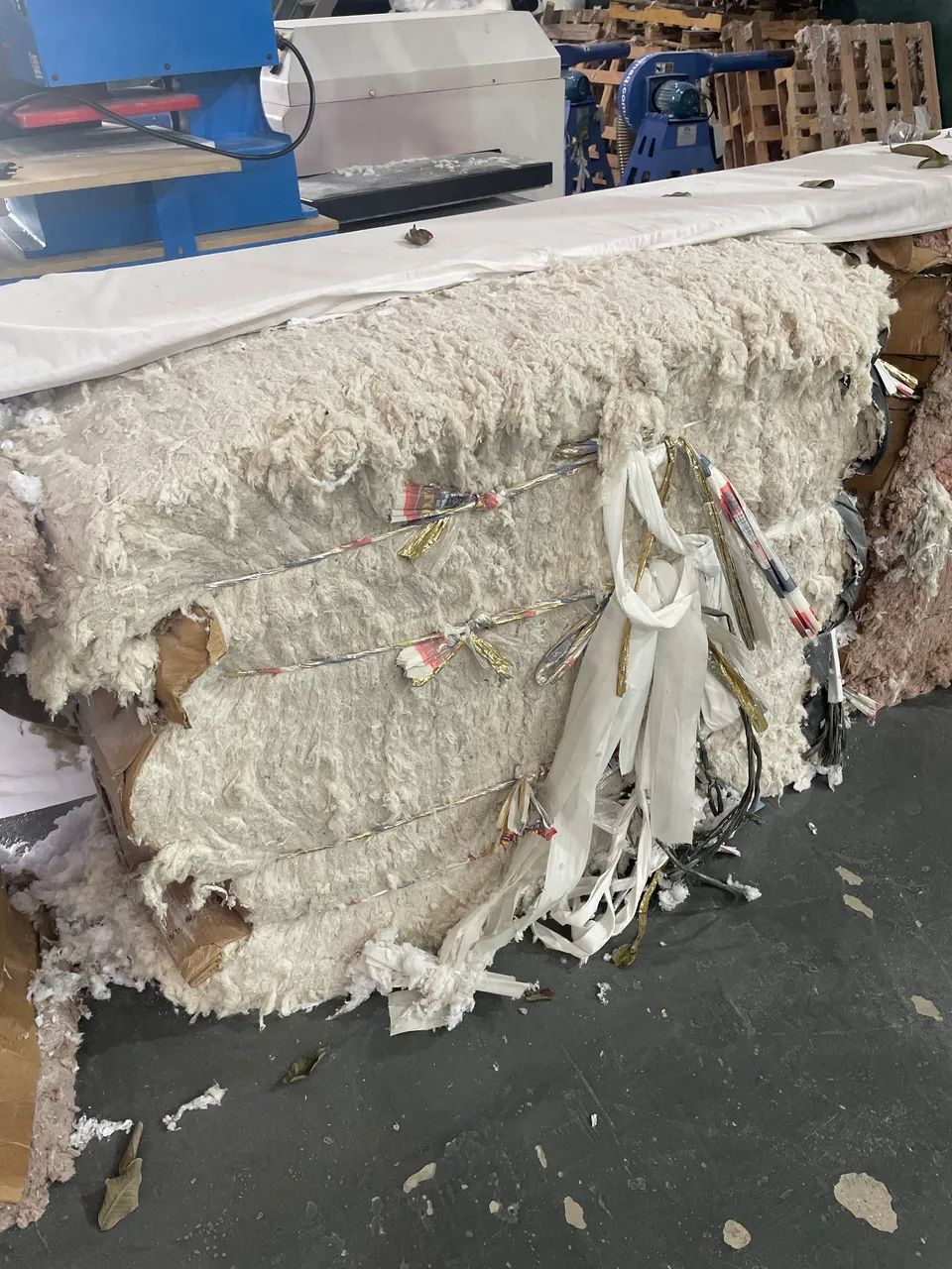 Doação de fardos Desfibrado para enchimentos travesseiros cama pet futon