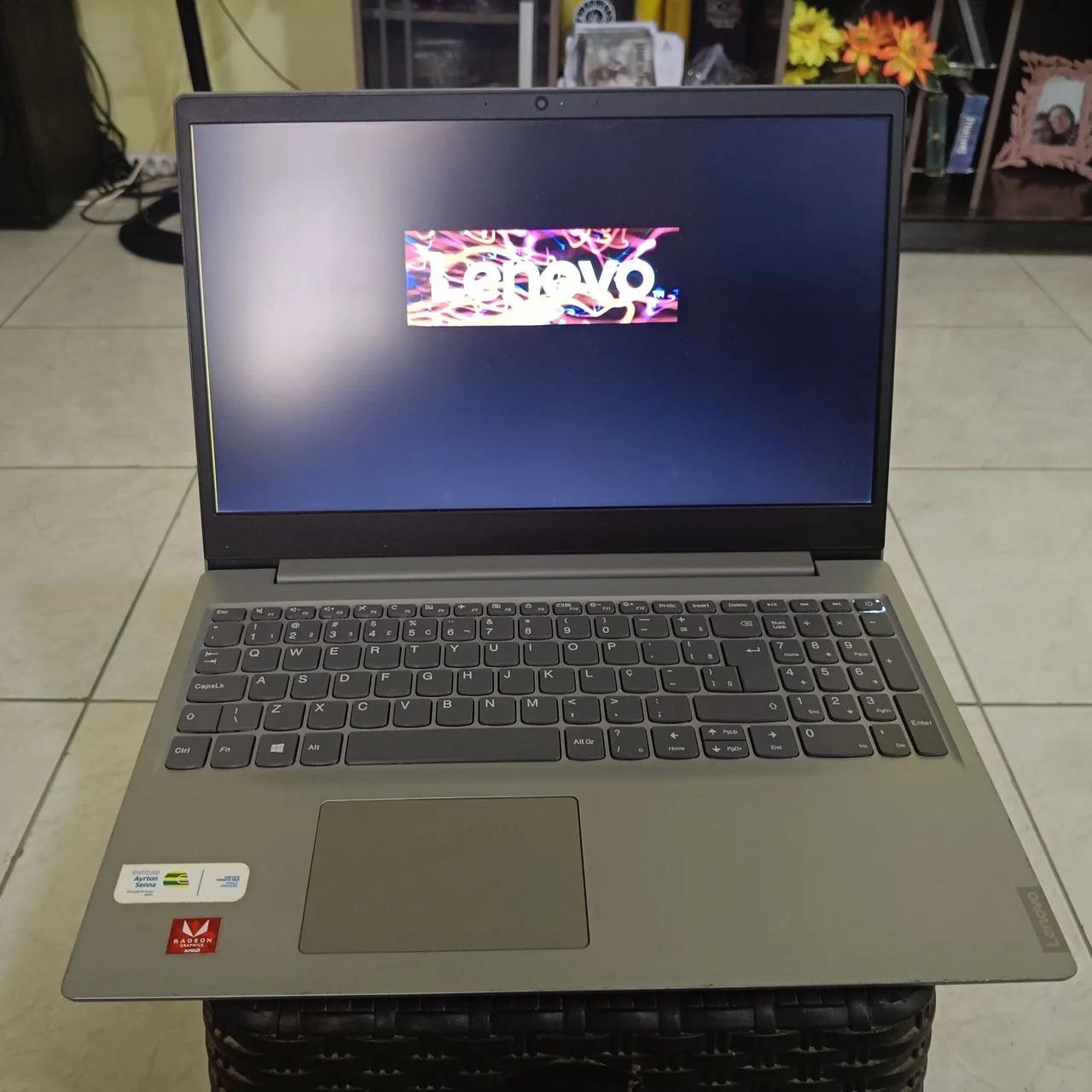 Notebook Lenovo Ryzen 5 3400U  - Foto 3