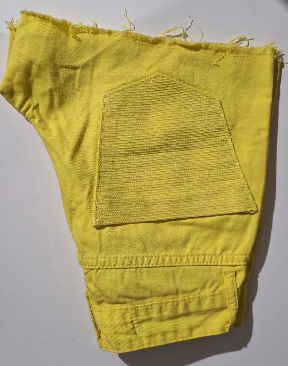 Short Amarelo com Paetê  - Foto 3