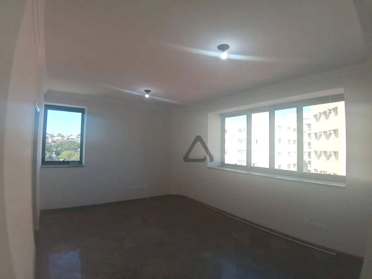 Oportunidade Única: Sala Comercial com 63m² Próxima à Avenida Brasil.
