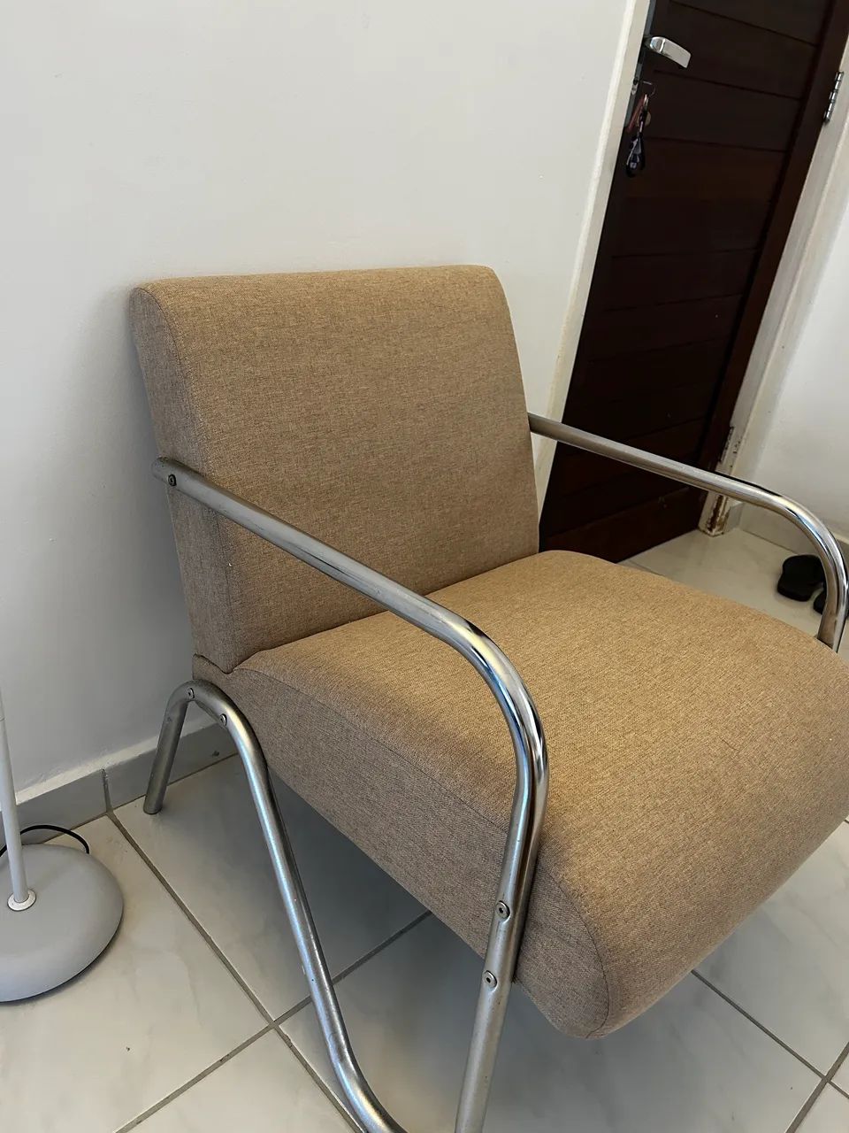 Duas poltronas em linho, lindas e em excelente condições 