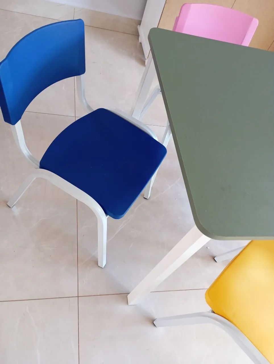 Conjunto de mesa que acompanha 6 cadeiras  - Foto 3