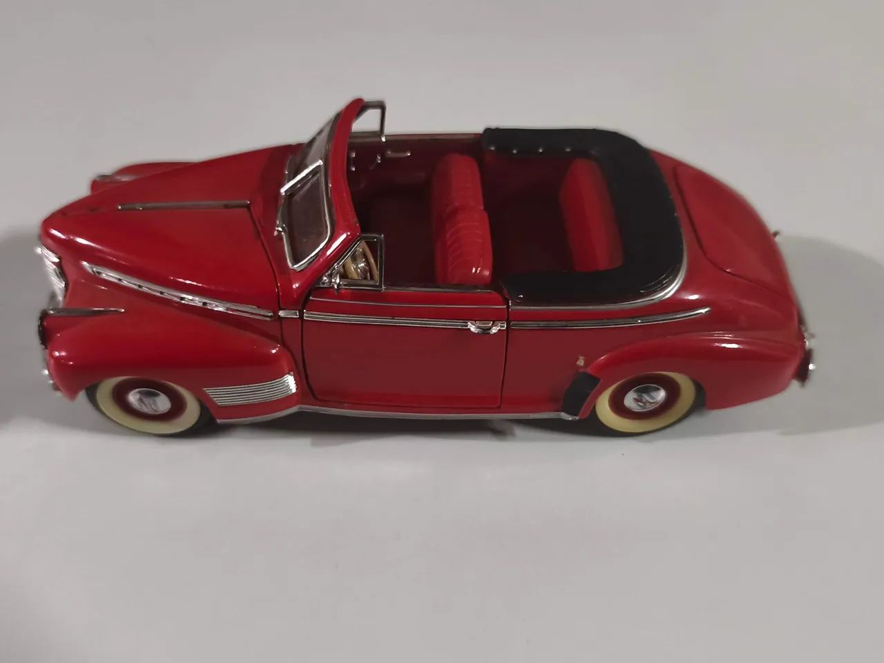 Carro miniatura Chevrolet 1941 escala 1:24 - Foto 4