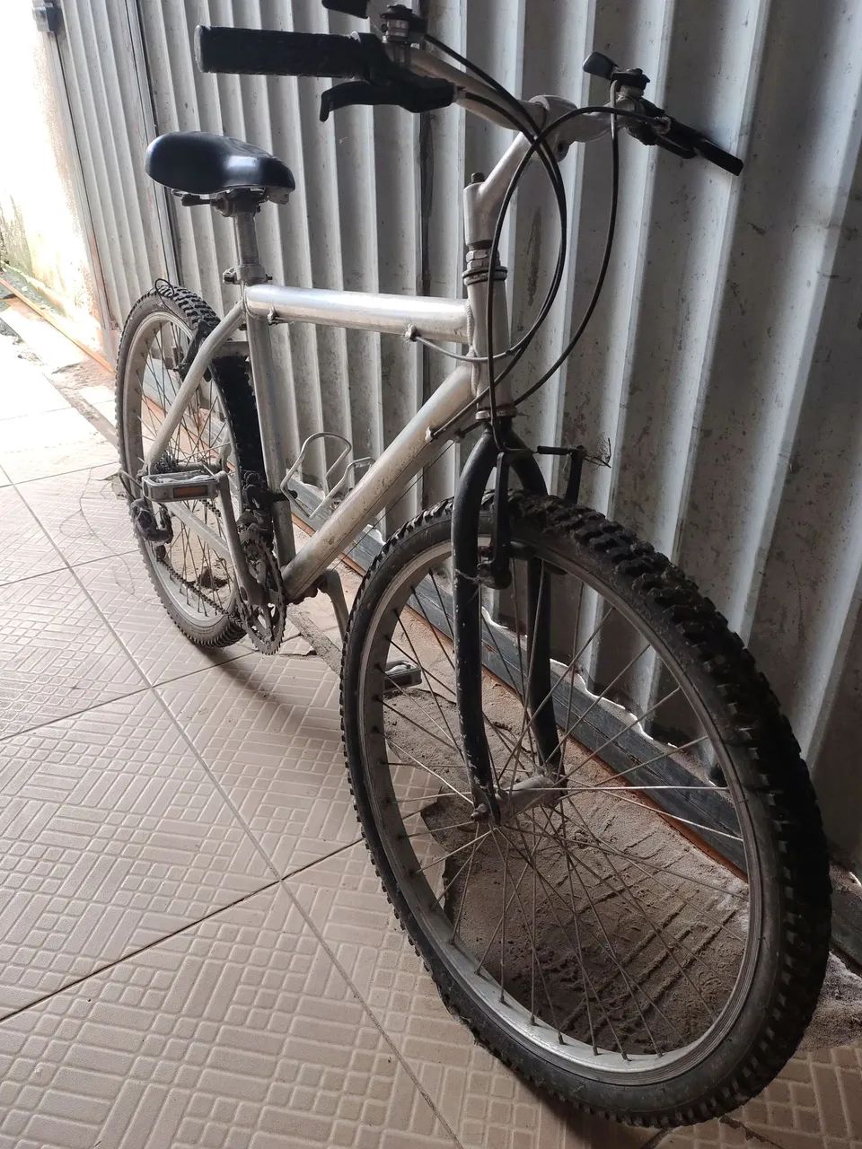 Bicicleta com marcha é de alumínio  - Foto 2