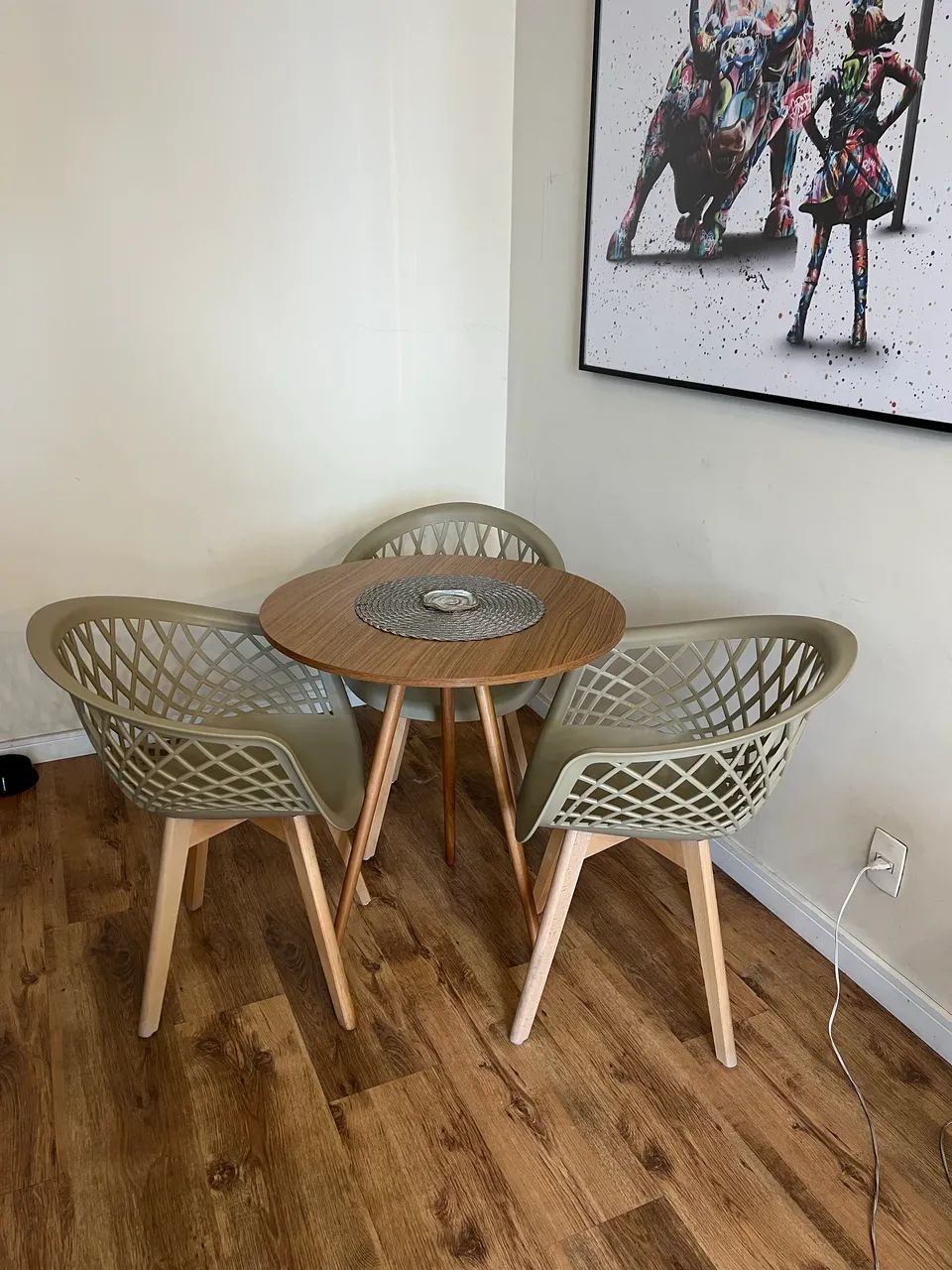 Jogo de mesa com 3 cadeiras