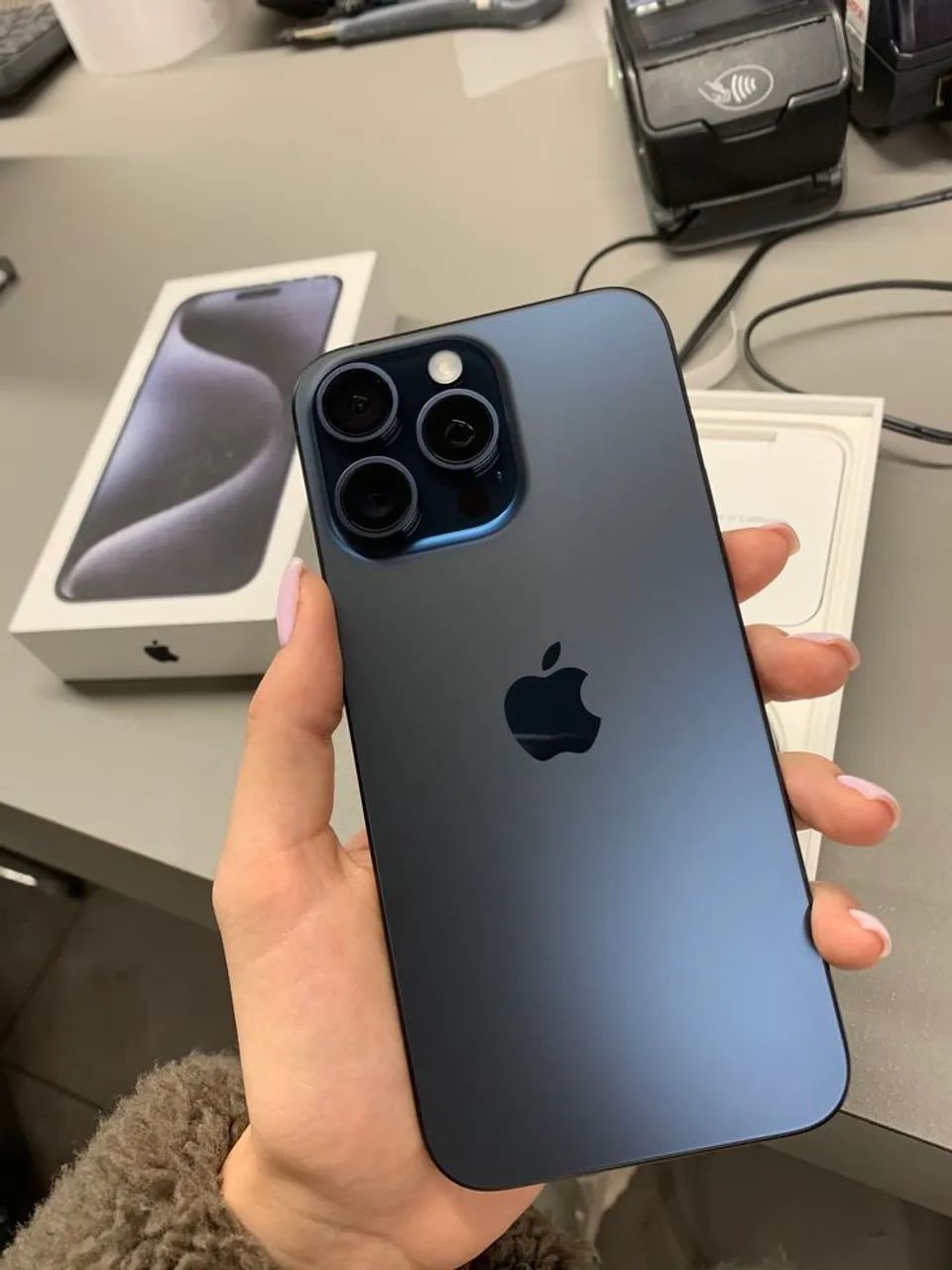iPhone 15 pro Max,em estado de zero, só manda msg se tiver interesse.