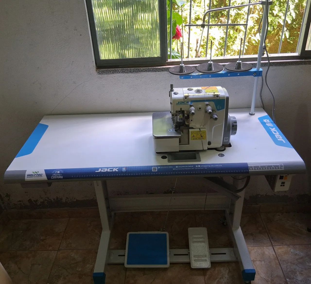 Maquina de Costura Overlock Jack E3. (Muito Nova) - Foto 5