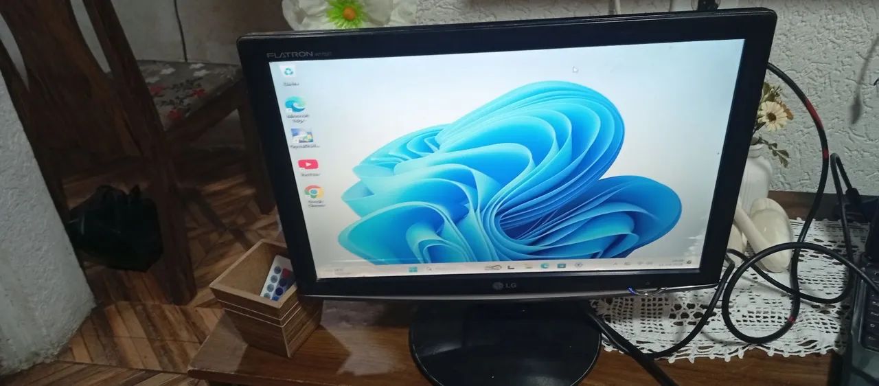 Monitor 17 polegadas vga DVI com cabos capão redondo marca LG - Foto 5