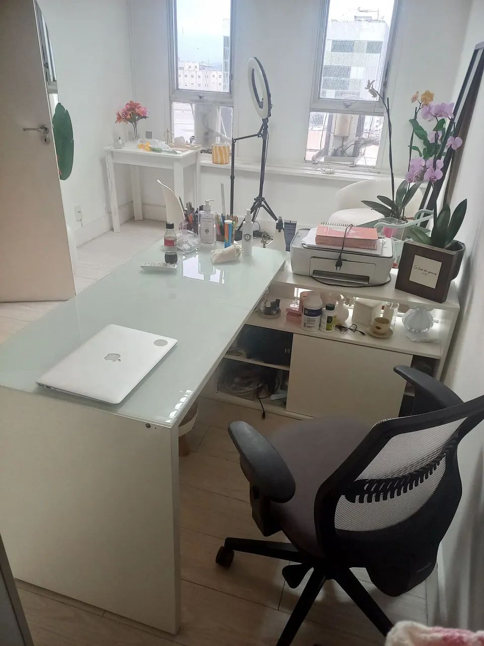 MESA DE ESCRITÓRIO COM TAMPO DE VIDRO TOK STOK - Foto 3