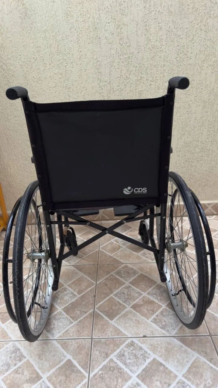 Cadeira de Rodas preta Nylon marca CDS - Foto 4