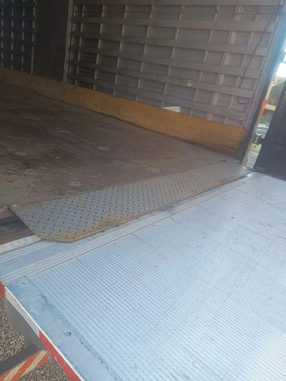 Plataforma elevatória dhollandia 16