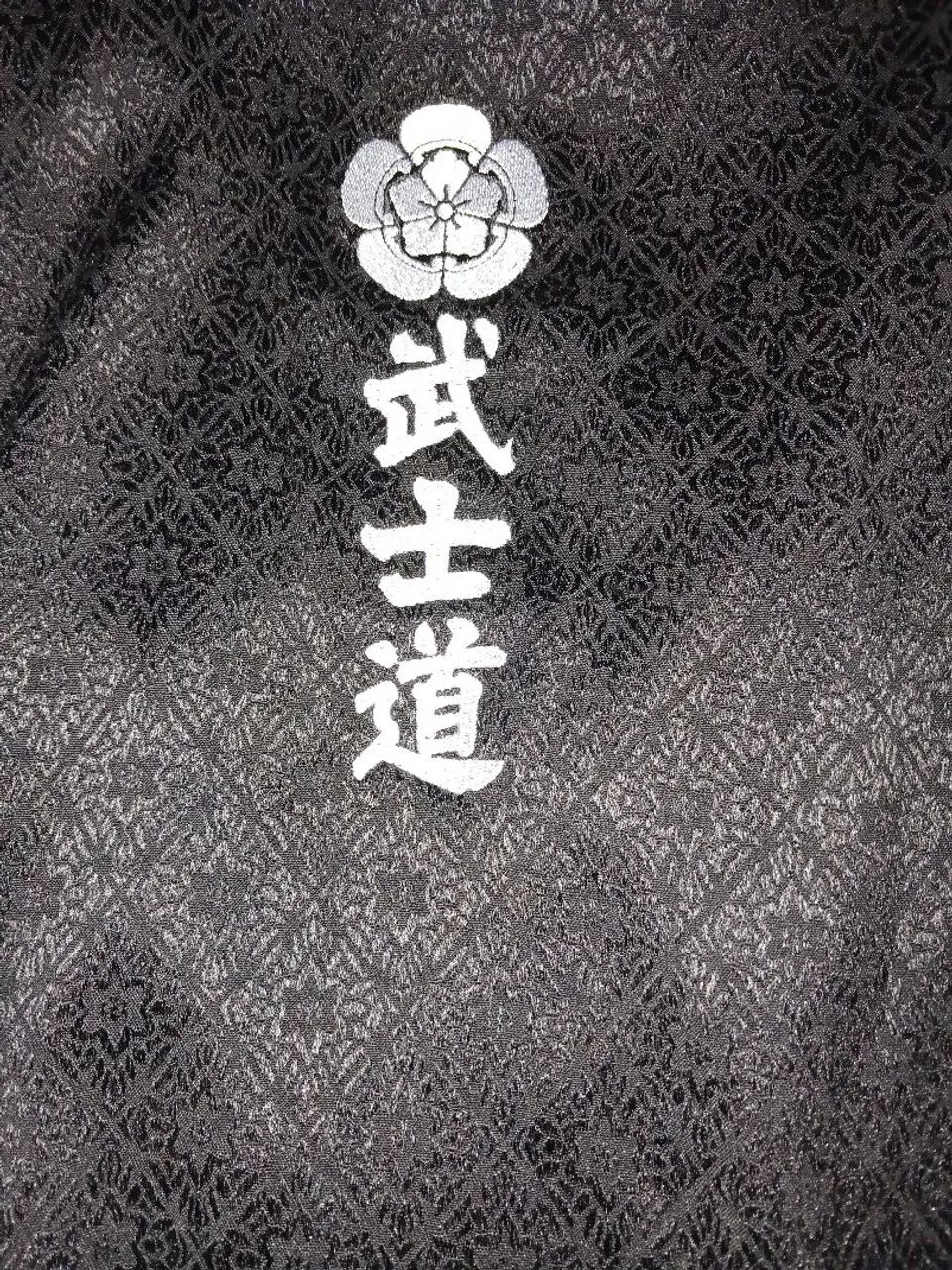 Haori preto floral  - Foto 3
