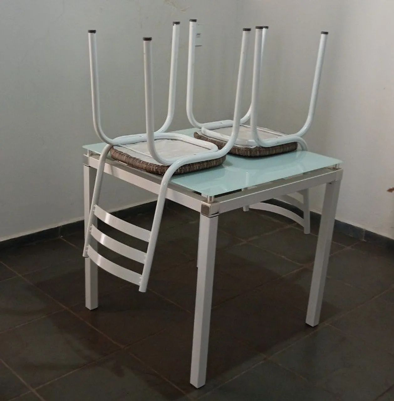 Mesa de vidro , 4 cadeiras