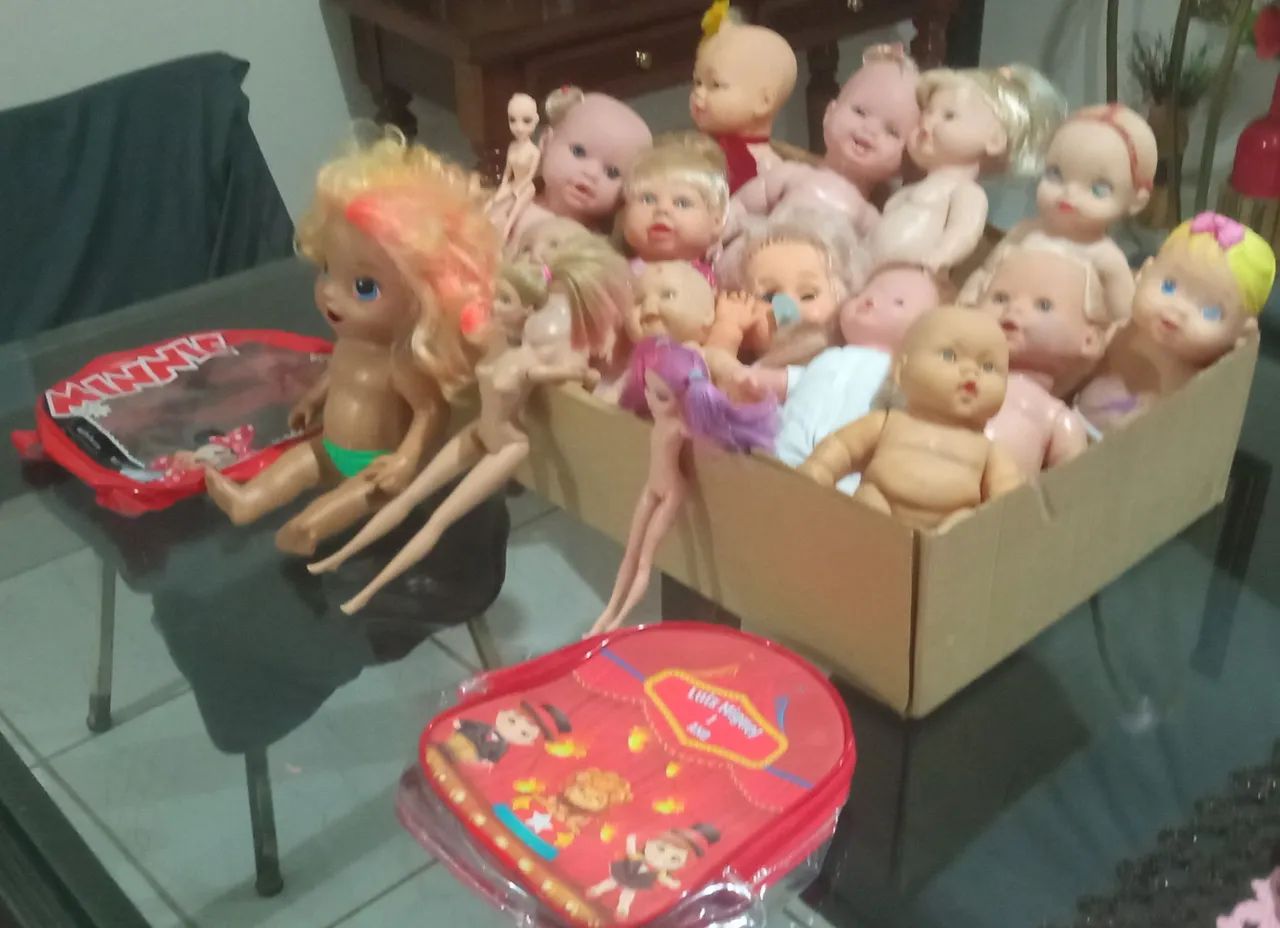 17 Bonecas, incluse algumas de marca (usadas)