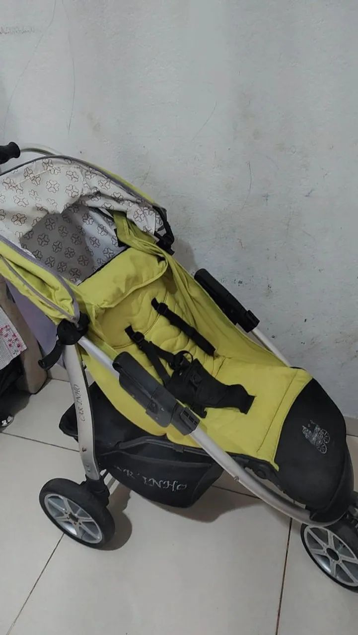 Carrinho de Bebê importado Compacto e Confortável - Foto 2