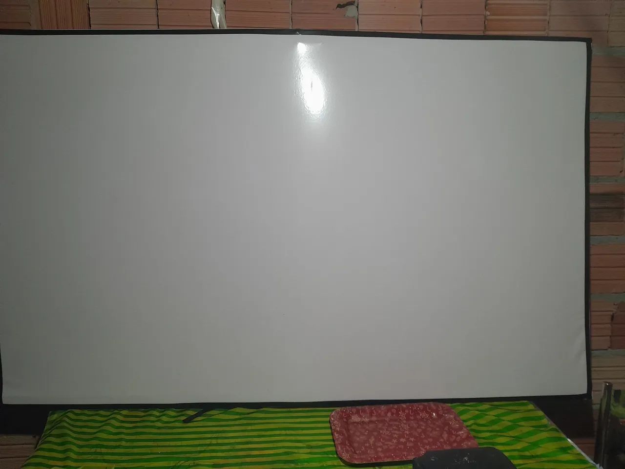 Vendo essa tela de projetor de 100 polegadas apenas 250