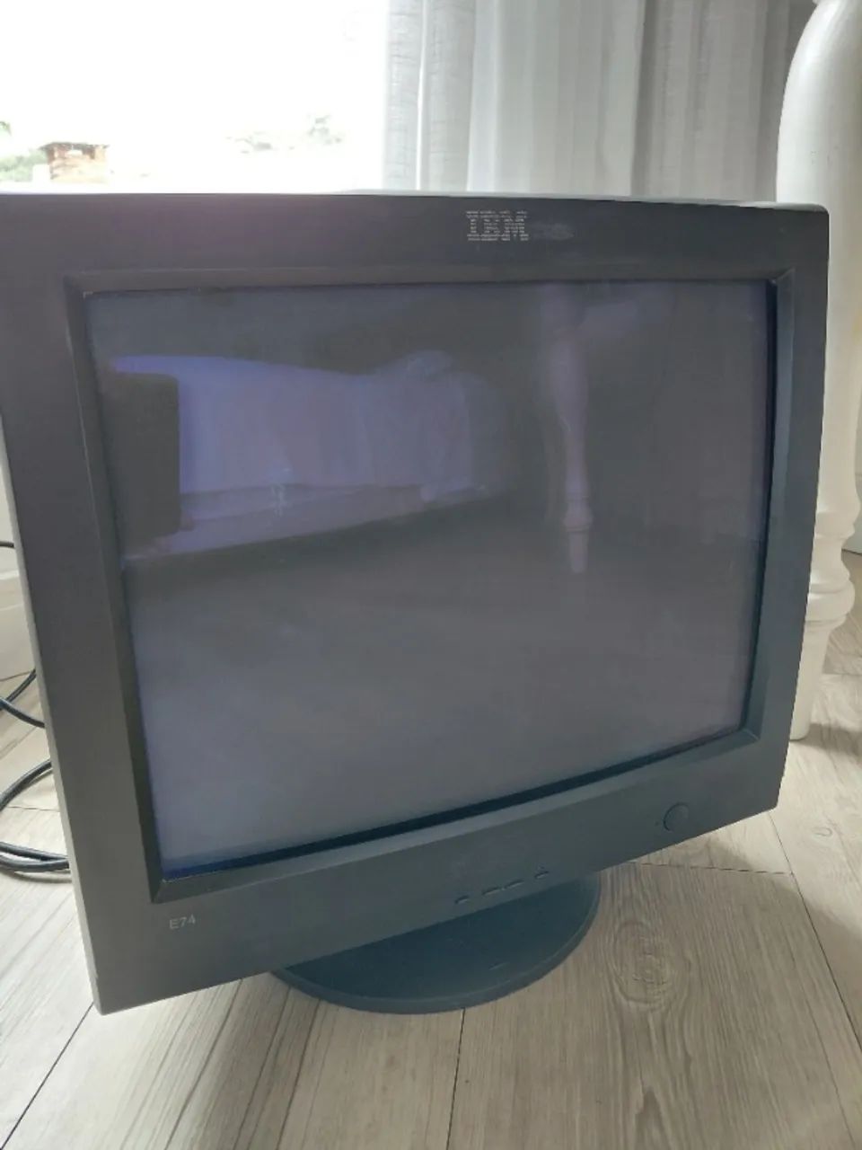 Monitor IBM de tubo, em perfeito estado, com cabos