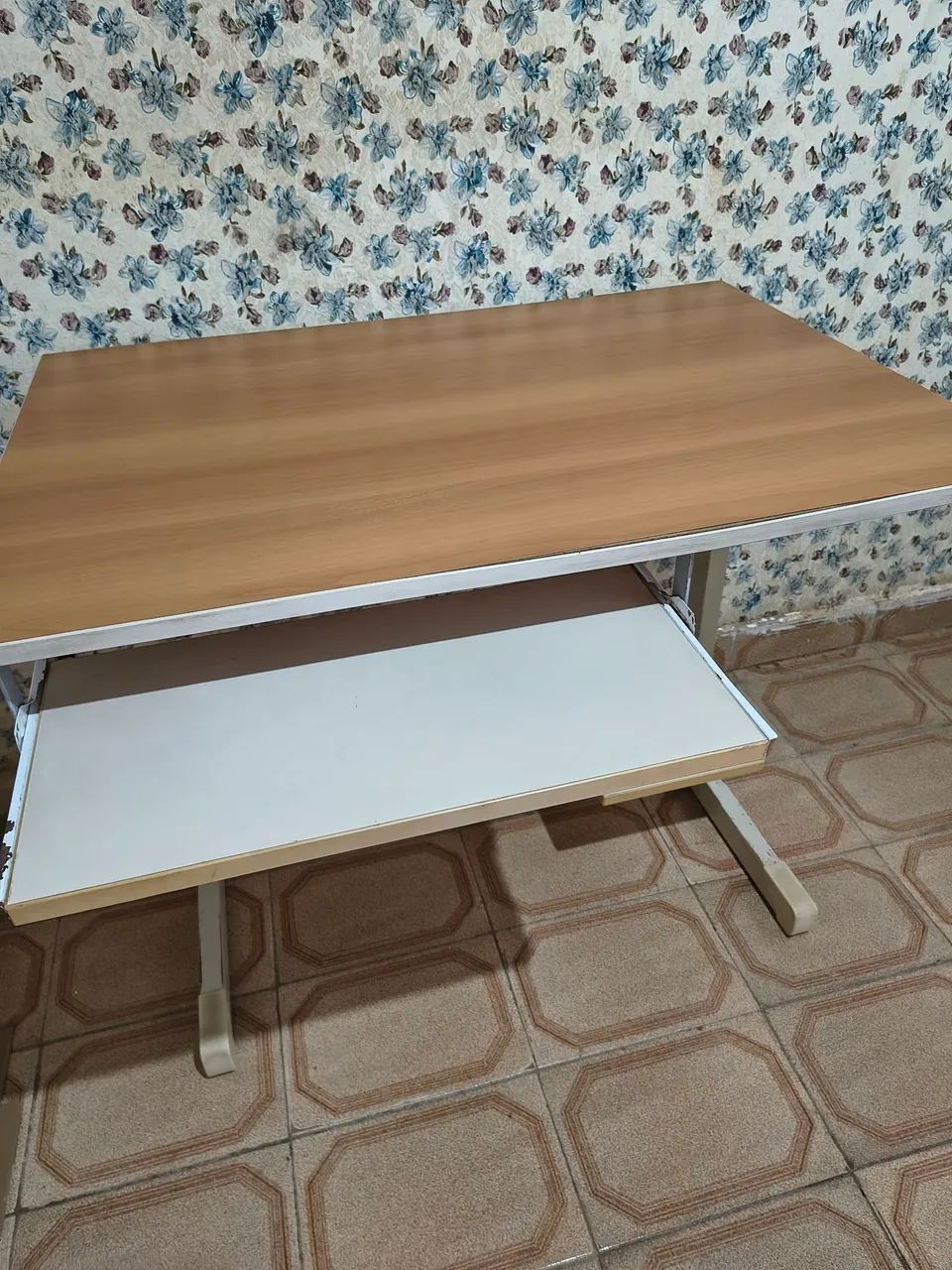Mesinha de estudos - Foto 4