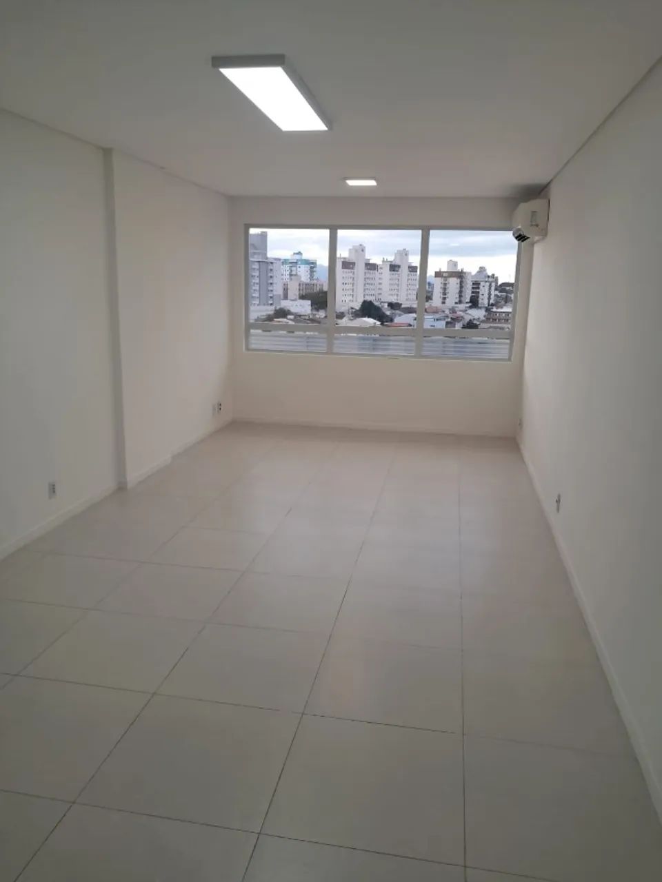ALUGA-SE SALA COMERCIAL DE 29 M2, COM GARAGEM, EM CAPOEIRAS - Foto 3