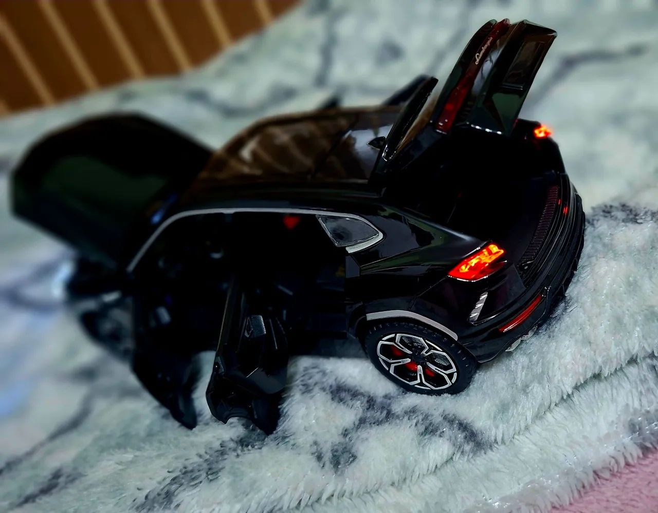 Carro miniatura 1/24 Lamborghini  - Foto 4