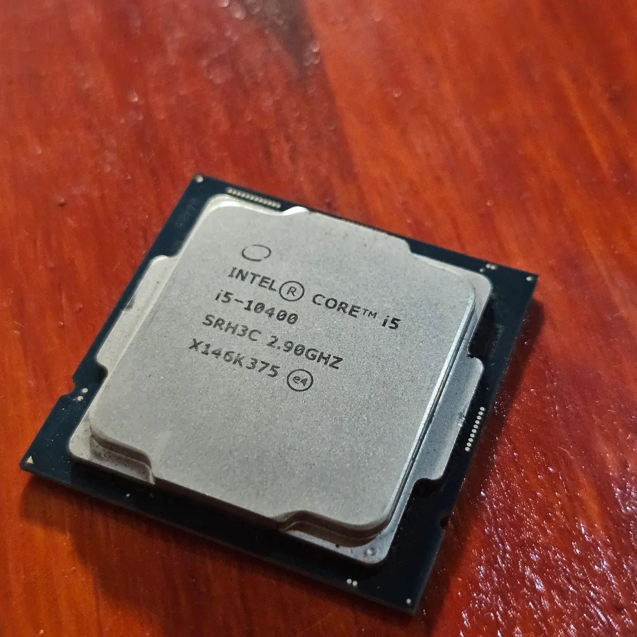 Intel Core i5 10400 (Possuí vídeo integrado)