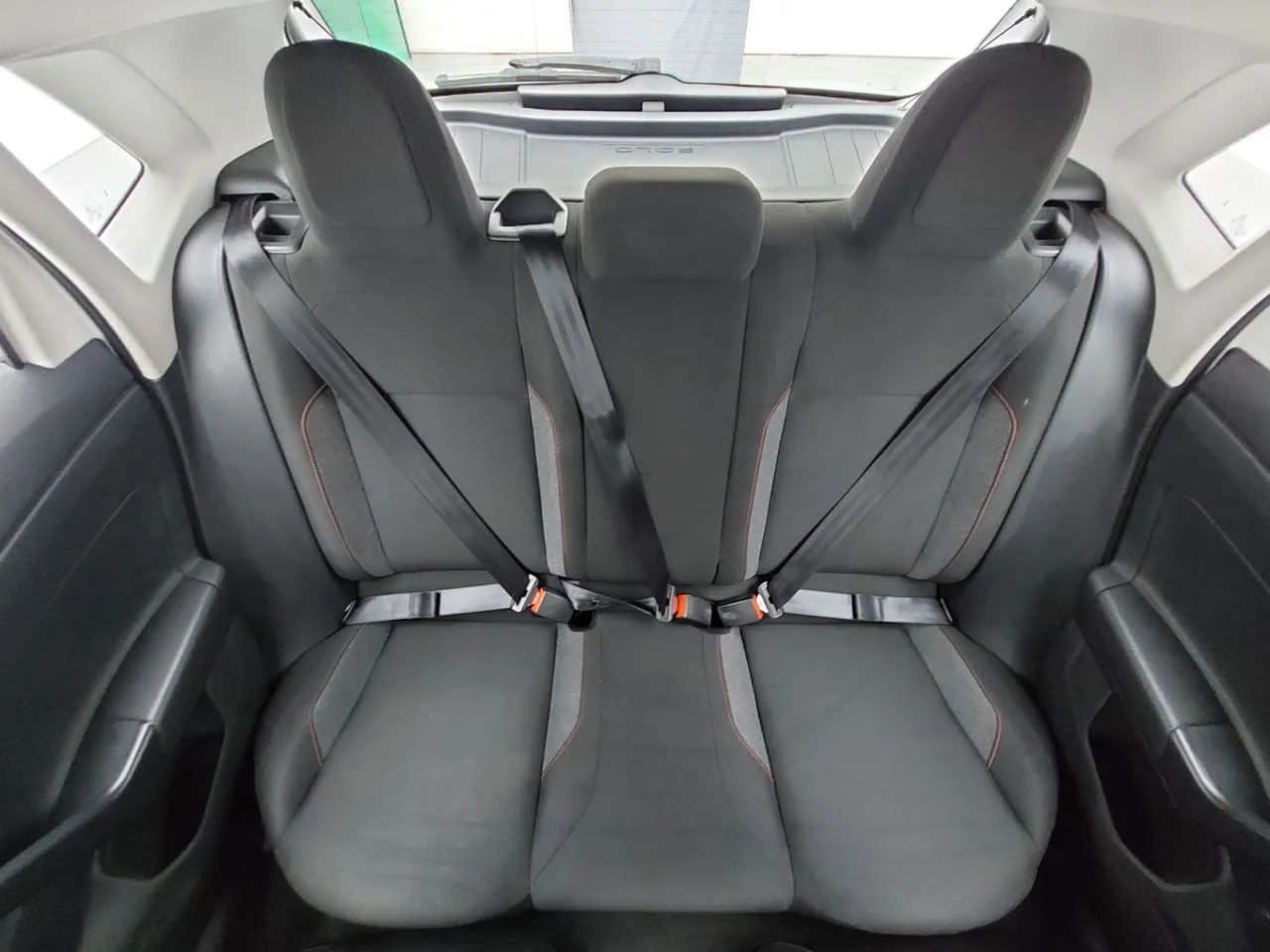 Volkswagen Polo Track 1.0 Flex 12V 5p, foto 18 de 18