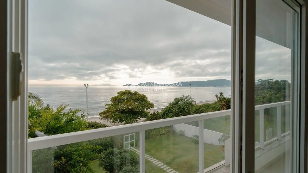 Apartamento Frente Mar 3 dormitórios
