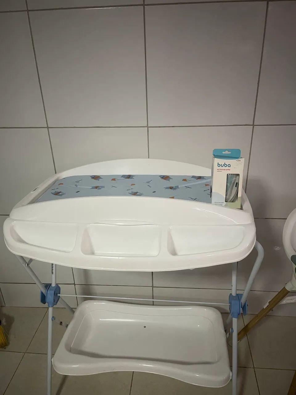 Banheira e cadeira de alimentação e cortador de unha - Foto 4